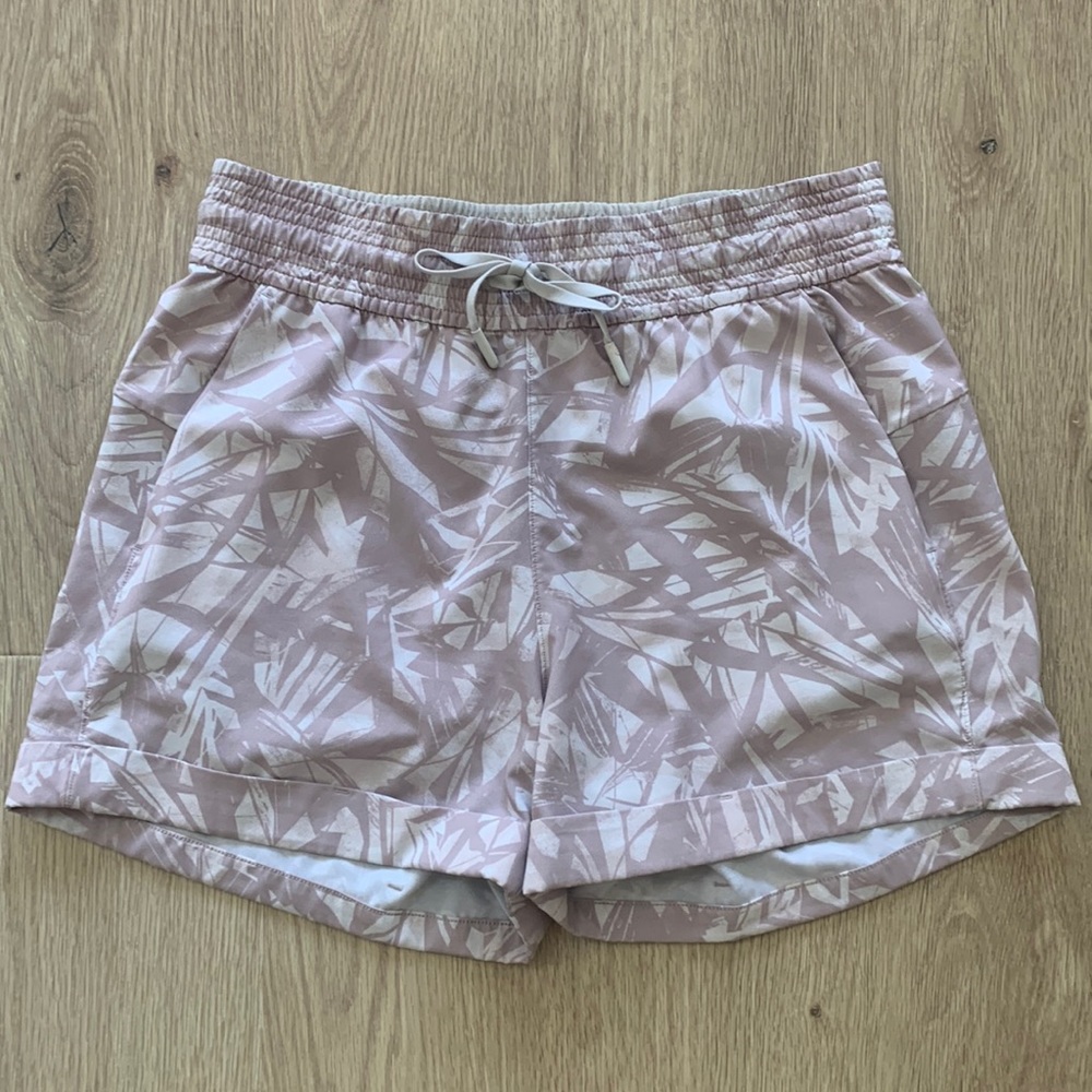 Lululemon Break Away Shorts - Size 4